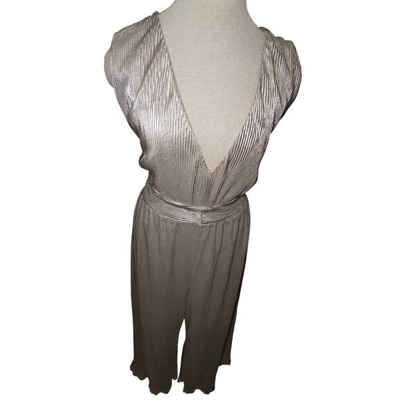 Lulus Silver Metallic Pleated Jumpsuit NWT Sleeveless Plunge V-Neck Wide Leg - Picture 8 of 15